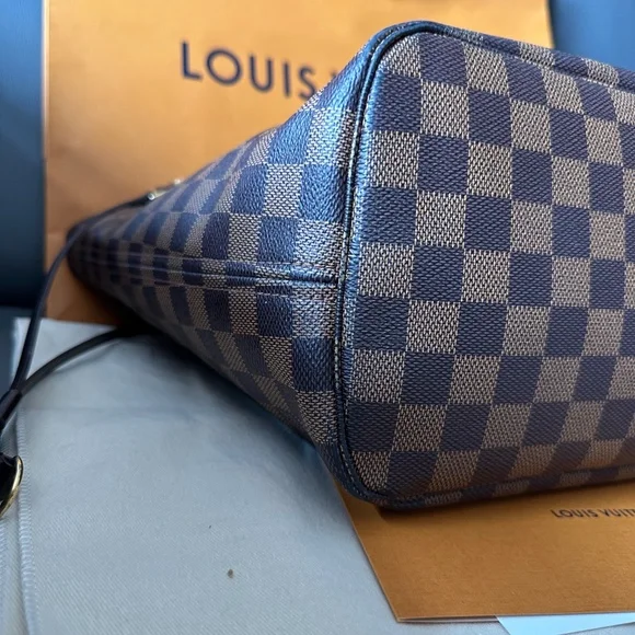Louis Vuitton Neverfull MM - Picture 6 of 16